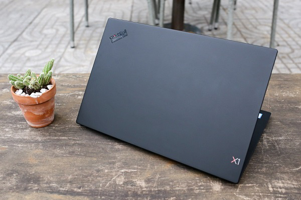 Laptop Lenovo Thinkpad X1 Carbon Gen 6 core i7 cho nữ văn phòng