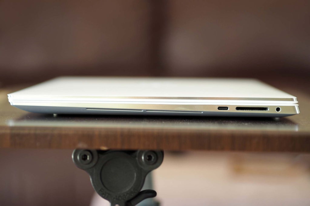 dell xps 15 9510 laptop right