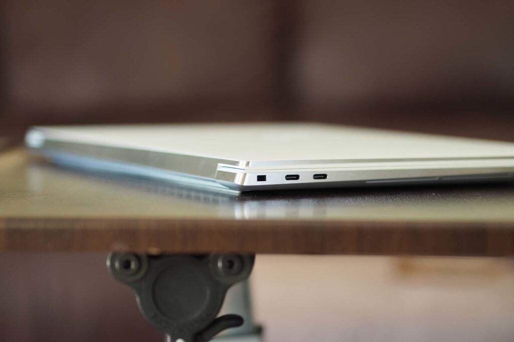 dell xps 15 9510 laptop left