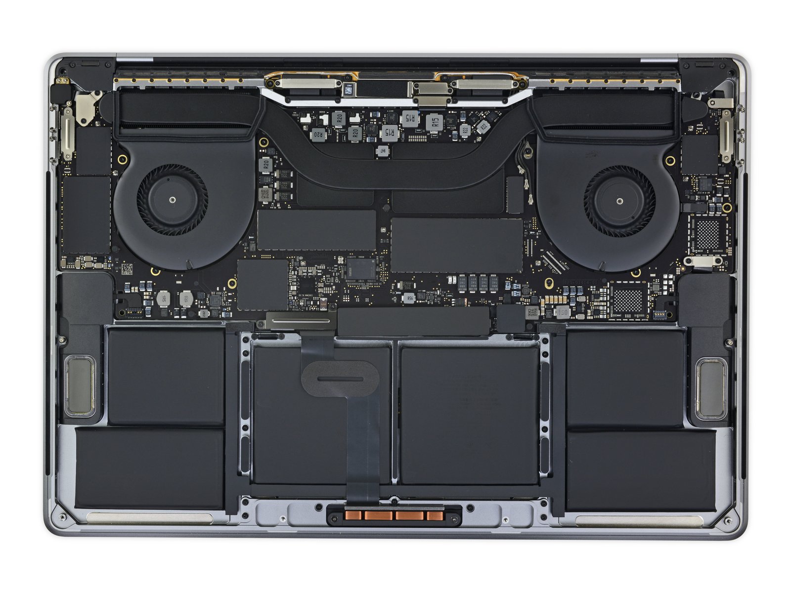 Bên trong Macbook Pro 15" 2019, tiếp tục nâng cấp bàn phím