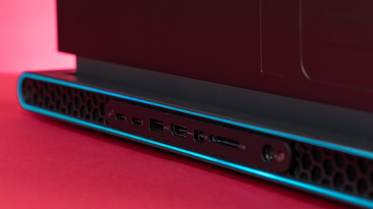 Alienware m18 R2