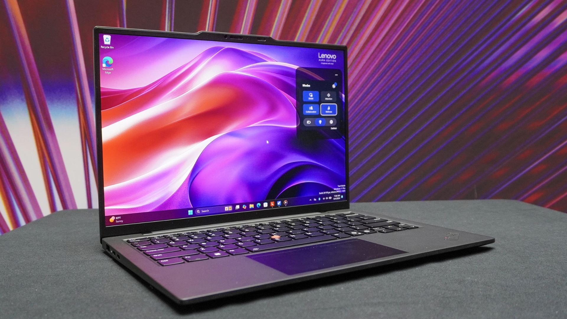 ThinkPad X1 Carbon Gen 13 Aura Edition với màn hình sắc nét, chân thực